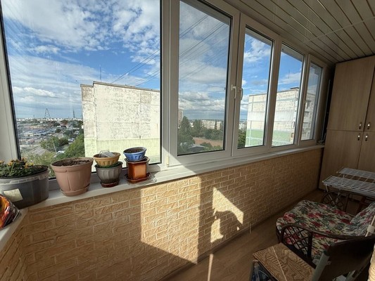 Продам трехкомнатную (3-комн.) квартиру, Маршала Жукова ул, 3, Симферополь г