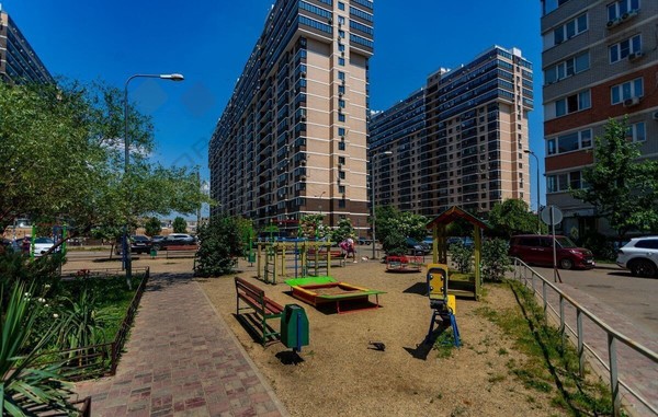 Продам двухкомнатную (2-комн.) квартиру, им. Евгении Жигуленко ул, 11к1, Краснодар г