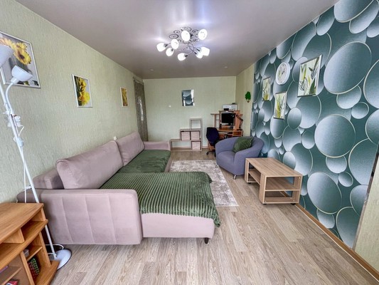 Продам двухкомнатную (2-комн.) квартиру, 2-й Микрорайон ул, 2, Эльбан рп