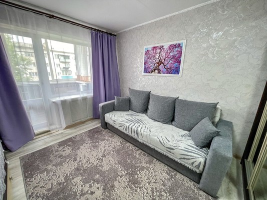 Продам двухкомнатную (2-комн.) квартиру, 2-й Микрорайон ул, 2, Эльбан рп
