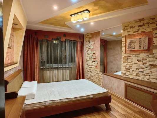 Продам трехкомнатную (3-комн.) квартиру, Алябьева ул, 22, Калининград г