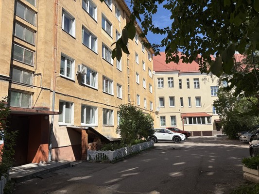 Продам трехкомнатную (3-комн.) квартиру, Алябьева ул, 22, Калининград г