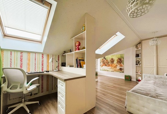 Продам трехкомнатную (3-комн.) квартиру, В.Гакуна ул, 8, Калининград г