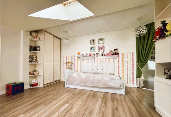Продам трехкомнатную (3-комн.) квартиру, В.Гакуна ул, 8, Калининград г