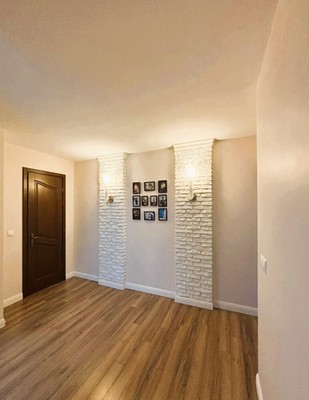 Продам трехкомнатную (3-комн.) квартиру, В.Гакуна ул, 8, Калининград г