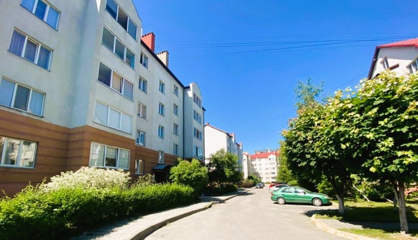 Продам трехкомнатную (3-комн.) квартиру, В.Гакуна ул, 8, Калининград г