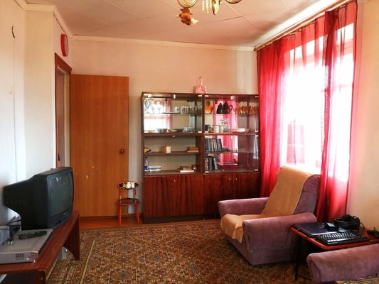 Продам двухкомнатную (2-комн.) квартиру, Строителей ул, 8, Купанское с