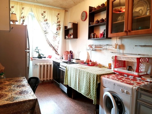 Продам двухкомнатную (2-комн.) квартиру, Строителей ул, 8, Купанское с