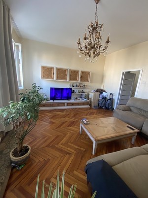 Продам трехкомнатную (3-комн.) квартиру, 4, Осельки п