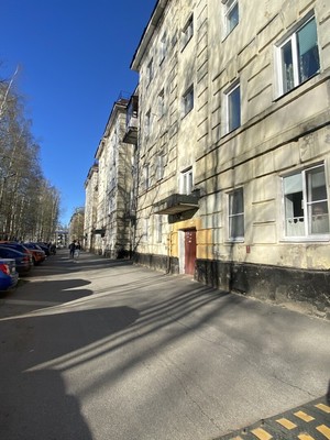 Продам трехкомнатную (3-комн.) квартиру, 4, Осельки п