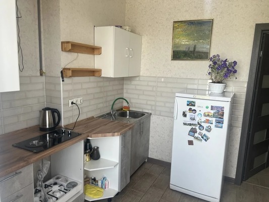 Продам однокомнатную (1-комн.) квартиру, Совхозная ул, 4д, Симферополь г