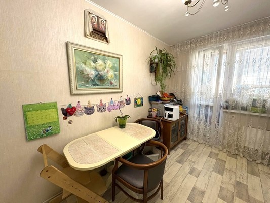 Продам двухкомнатную (2-комн.) квартиру, Земская ул, 21, Чехов г