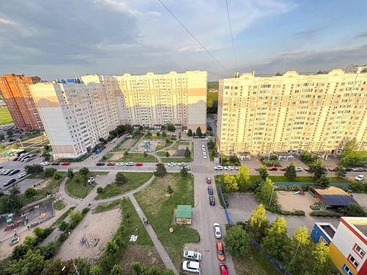 Продам двухкомнатную (2-комн.) квартиру, Земская ул, 21, Чехов г