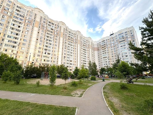 Продам двухкомнатную (2-комн.) квартиру, Земская ул, 21, Чехов г