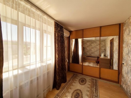 Продам двухкомнатную (2-комн.) квартиру, Ленина пр-кт, 27, Новороссийск г