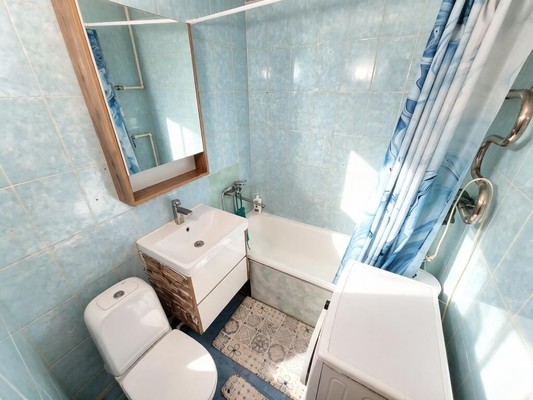 Продам двухкомнатную (2-комн.) квартиру, Ленина пр-кт, 27, Новороссийск г