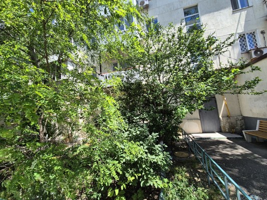 Продам двухкомнатную (2-комн.) квартиру, Ленина пр-кт, 27, Новороссийск г