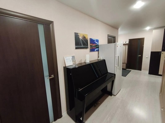 Продам трехкомнатную (3-комн.) квартиру, Ленина ул, 25, Октябрьский рп