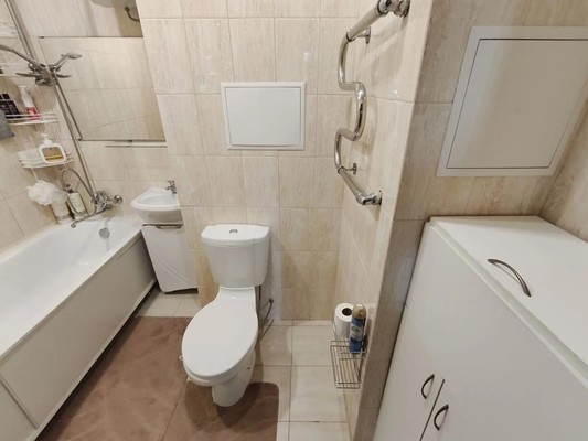 Продам трехкомнатную (3-комн.) квартиру, Ленина ул, 25, Октябрьский рп