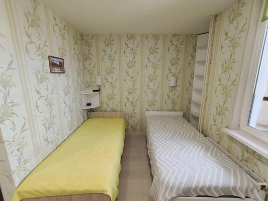 Продам трехкомнатную (3-комн.) квартиру, Ленина ул, 25, Октябрьский рп