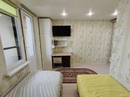 Продам трехкомнатную (3-комн.) квартиру, Ленина ул, 25, Октябрьский рп