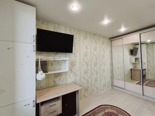 Продам трехкомнатную (3-комн.) квартиру, Ленина ул, 25, Октябрьский рп