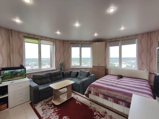 Продам трехкомнатную (3-комн.) квартиру, Ленина ул, 25, Октябрьский рп