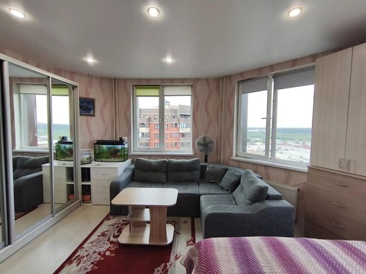 Продам трехкомнатную (3-комн.) квартиру, Ленина ул, 25, Октябрьский рп