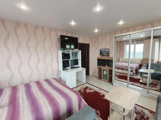 Продам трехкомнатную (3-комн.) квартиру, Ленина ул, 25, Октябрьский рп