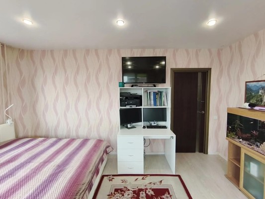 Продам трехкомнатную (3-комн.) квартиру, Ленина ул, 25, Октябрьский рп