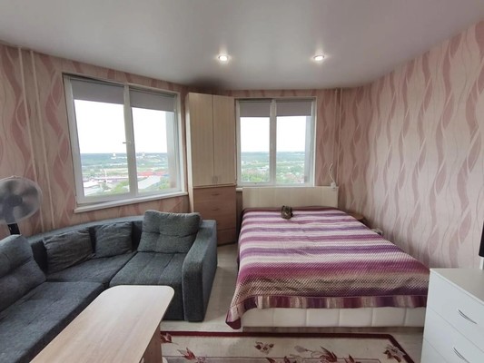 Продам трехкомнатную (3-комн.) квартиру, Ленина ул, 25, Октябрьский рп