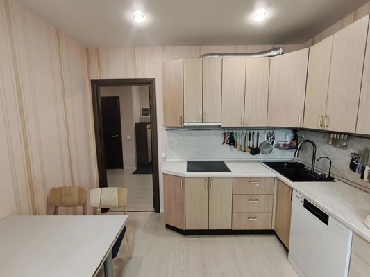 Продам трехкомнатную (3-комн.) квартиру, Ленина ул, 25, Октябрьский рп