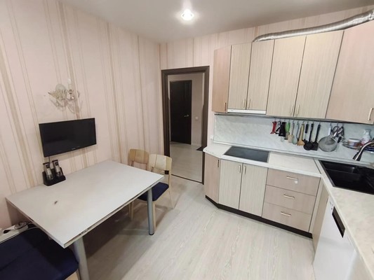 Продам трехкомнатную (3-комн.) квартиру, Ленина ул, 25, Октябрьский рп