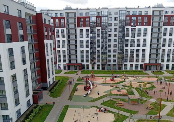 Продам двухкомнатную (2-комн.) квартиру, Славы б-р, 9к2, Янино-1 гп