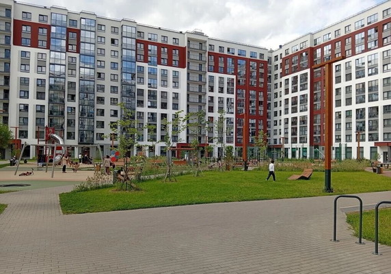 Продам двухкомнатную (2-комн.) квартиру, Славы б-р, 9к2, Янино-1 гп