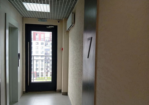Продам двухкомнатную (2-комн.) квартиру, Славы б-р, 9к2, Янино-1 гп