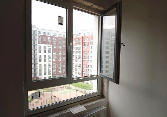 Продам двухкомнатную (2-комн.) квартиру, Славы б-р, 9к2, Янино-1 гп