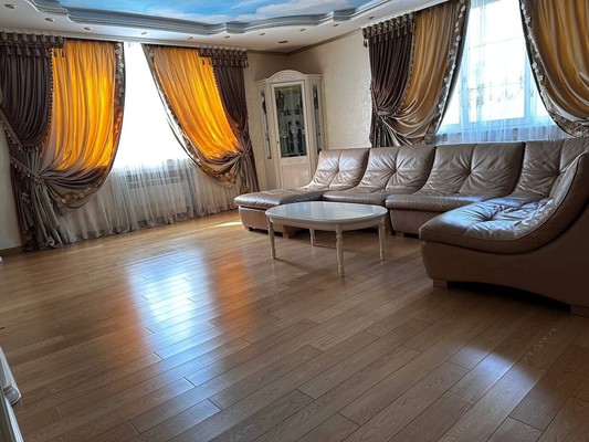 Продам трехкомнатную (3-комн.) квартиру, Курортный (Хостинский р-н) пр-кт, 98к27, Сочи г