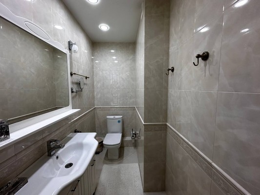 Продам трехкомнатную (3-комн.) квартиру, Курортный (Хостинский р-н) пр-кт, 98к27, Сочи г