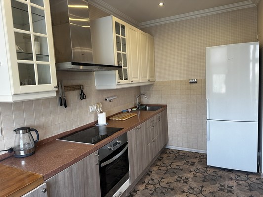 Продам трехкомнатную (3-комн.) квартиру, Роз (Центральный р-н) ул, 52, Сочи г