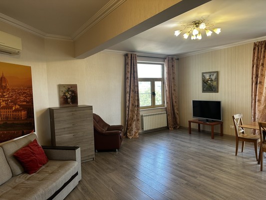 Продам трехкомнатную (3-комн.) квартиру, Роз (Центральный р-н) ул, 52, Сочи г