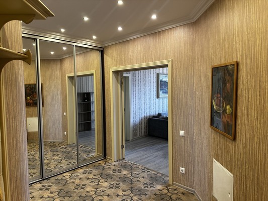 Продам трехкомнатную (3-комн.) квартиру, Роз (Центральный р-н) ул, 52, Сочи г