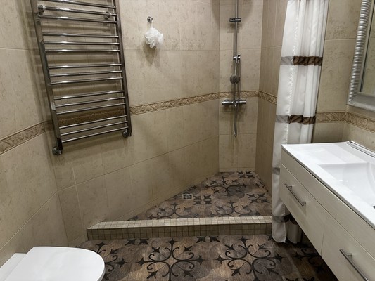 Продам трехкомнатную (3-комн.) квартиру, Роз (Центральный р-н) ул, 52, Сочи г
