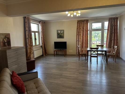 Продам трехкомнатную (3-комн.) квартиру, Роз (Центральный р-н) ул, 52, Сочи г