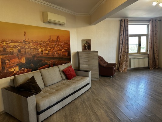 Продам трехкомнатную (3-комн.) квартиру, Роз (Центральный р-н) ул, 52, Сочи г