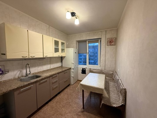 Продам трехкомнатную (3-комн.) квартиру, Лермонтова ул, 11, Симферополь г