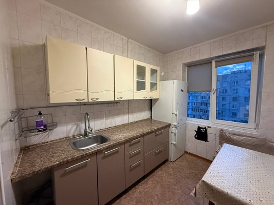 Продам трехкомнатную (3-комн.) квартиру, Лермонтова ул, 11, Симферополь г