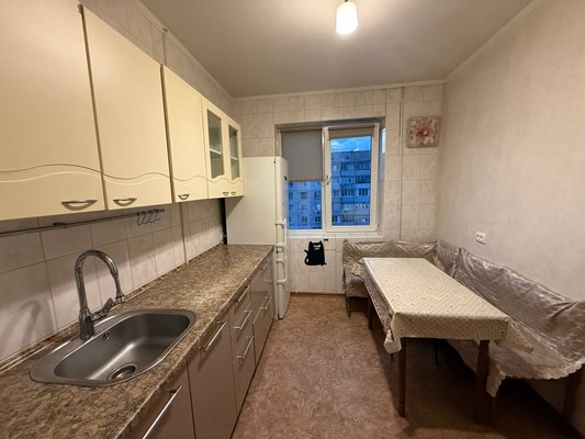 Продам трехкомнатную (3-комн.) квартиру, Лермонтова ул, 11, Симферополь г