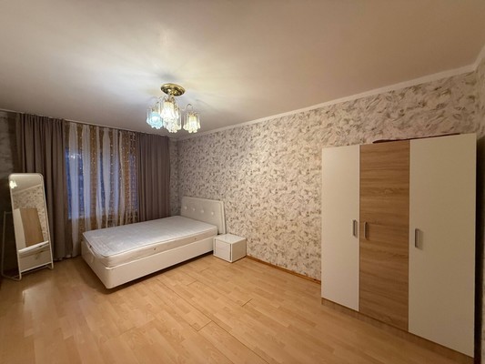 Продам трехкомнатную (3-комн.) квартиру, Лермонтова ул, 11, Симферополь г