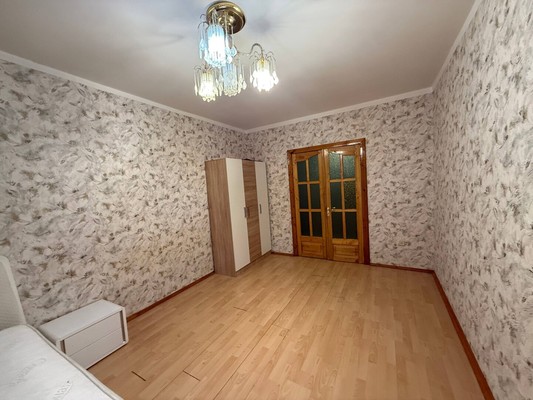 Продам трехкомнатную (3-комн.) квартиру, Лермонтова ул, 11, Симферополь г